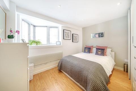 2 bedroom apartment for sale, Long Lane, London
