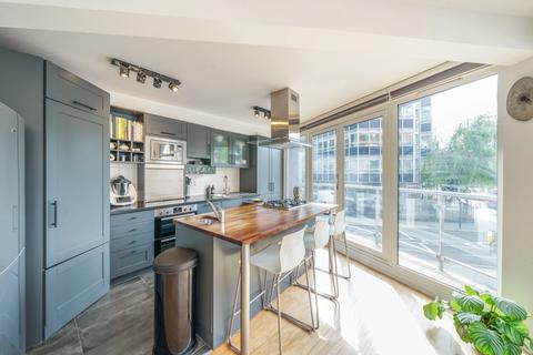 2 bedroom apartment for sale, Long Lane, London