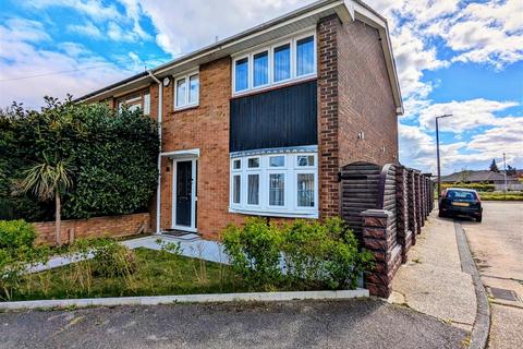 3 bedroom end of terrace house for sale, Godman Road, Chadwell St.Mary