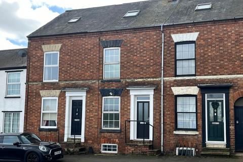 3 bedroom terraced house to rent, High Street, Weedon, Northampton NN7 4QD