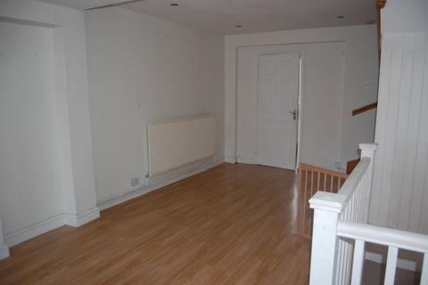 3 bedroom terraced house to rent, High Street, Weedon, Northampton NN7 4QD