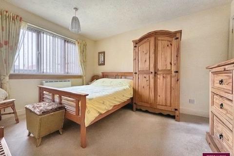 1 bedroom ground floor flat for sale, 4 Saronie Court, Prestatyn, Denbighshire LL19 9NJ