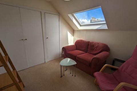 2 bedroom flat to rent, 1D Tay Square, Dundee,