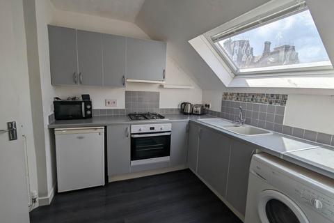 2 bedroom flat to rent, 1D Tay Square, Dundee,
