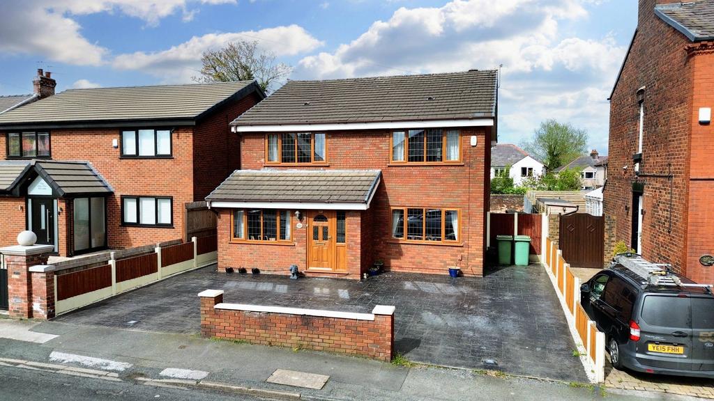 Kiln Lane, Eccleston, WA10 4 bed detached house for sale - £475,000