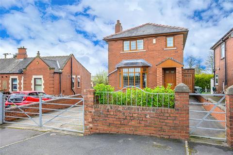 4 bedroom detached house for sale, Woodlands, Royston Hill, East Ardsley, Wakefield, West Yorkshire