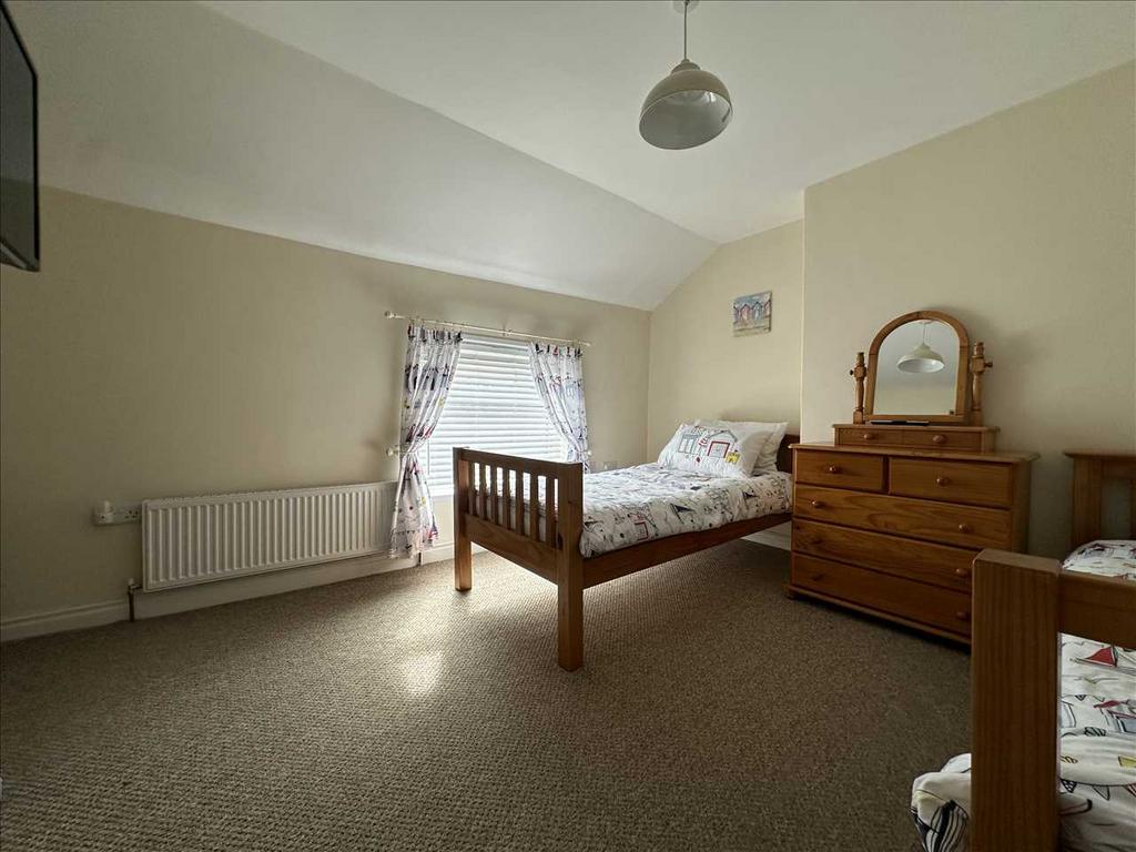 Bedroom (front)