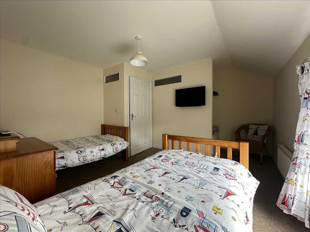 Bedroom (front)