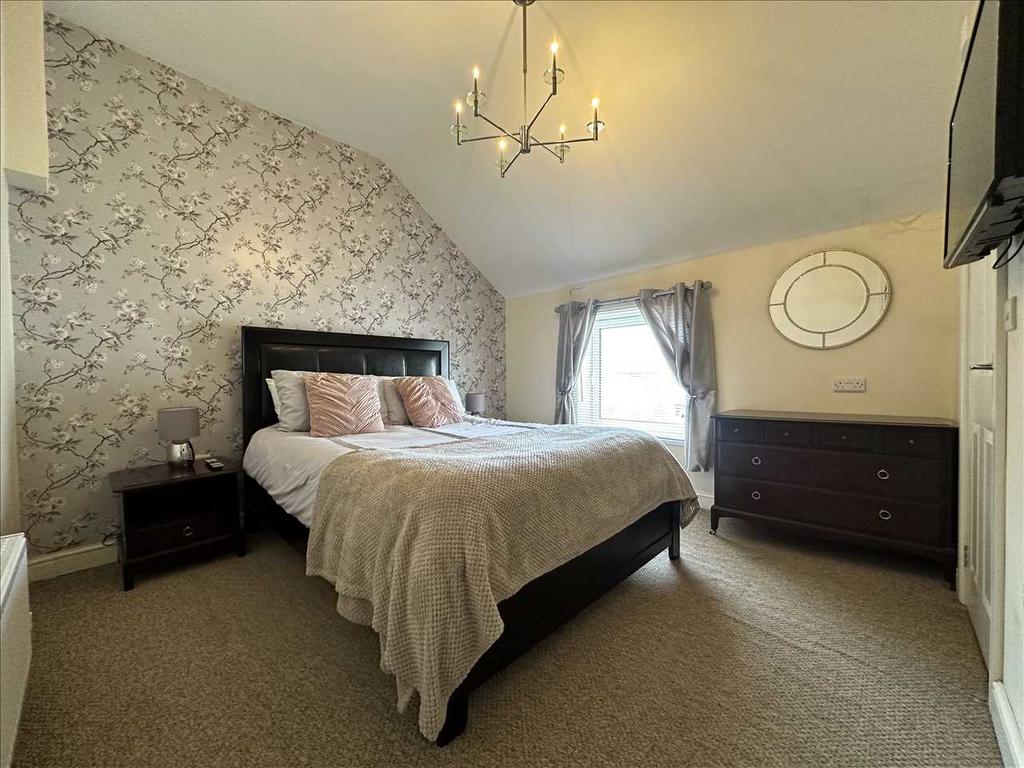 Bedroom (rear)