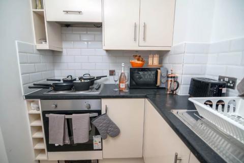 2 bedroom flat to rent, Hermitage Close, London