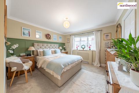 40 Beechcroft Road, Bushey, WD23 2JU