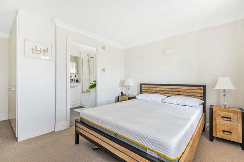 2 bedroom apartment to rent, Samuel Gray Gardens, KT2