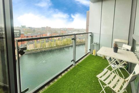 2 bedroom flat for sale, Millennium Tower, 250 The Quays, Salford Quays, M50
