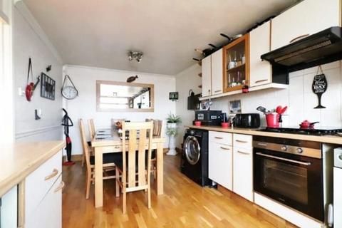 3 bedroom maisonette for sale, London SE12