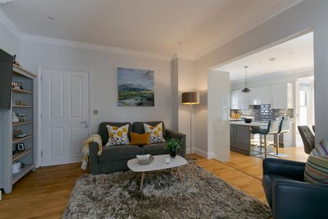 3 bedroom apartment for sale, The Mount, Guildford, GU1 4XE
