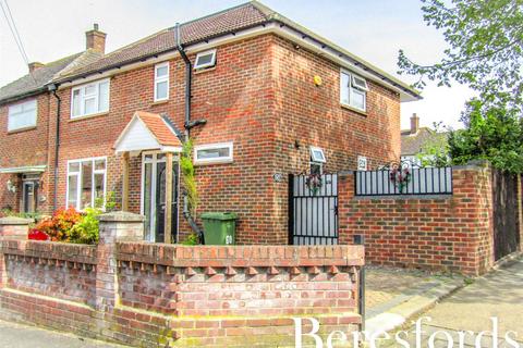 4 bedroom end of terrace house for sale, Whitchurch Road, Romford, RM3