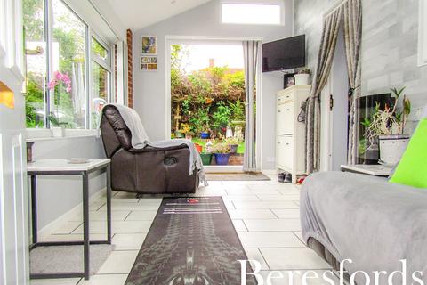 60 Whitchurch Road, Romford, RM3 9EU