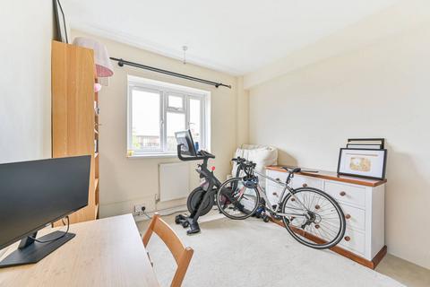 2 bedroom flat to rent, Redlands Way, Brixton Hill, London, SW2
