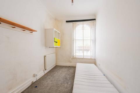 2 bedroom flat to rent, Burdett Road, Poplar, London, E14