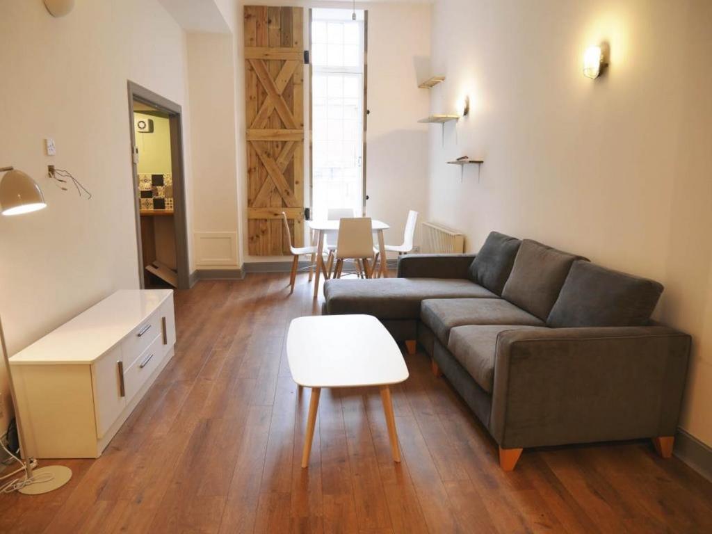 Couper Street - 1 bedroom flat to rent
