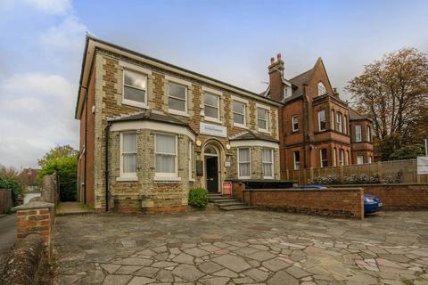 4 bedroom maisonette to rent, Epsom Road, Guildford, GU1