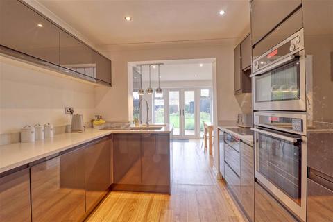 4 bedroom detached house for sale, Frinton on Sea CO13