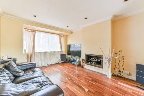 10 Hazel Close, Mitcham, CR4 1RD