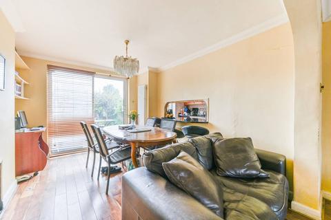 10 Hazel Close, Mitcham, CR4 1RD