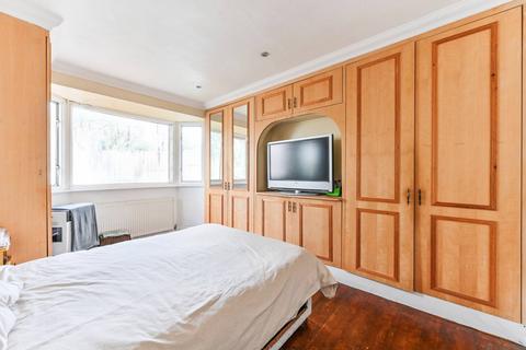 10 Hazel Close, Mitcham, CR4 1RD