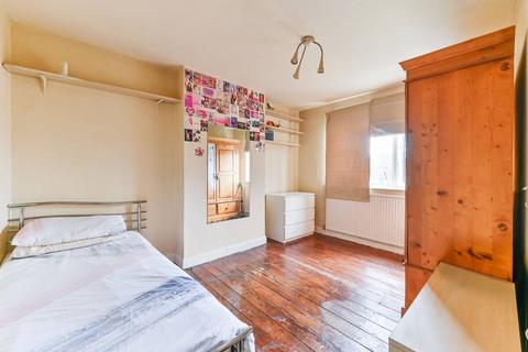 10 Hazel Close, Mitcham, CR4 1RD