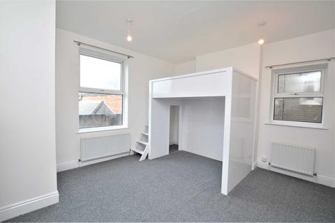 Studio to rent, Swan Court, Northampton NN1