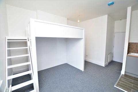 Studio to rent, Swan Court, Northampton NN1