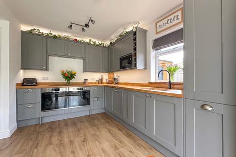 32 Beacon Heights, Newark, NG24 2JS