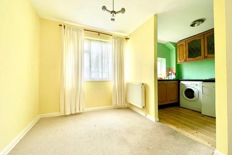 2 bedroom maisonette to rent, Hillbrow, Reading, Berkshire, RG2
