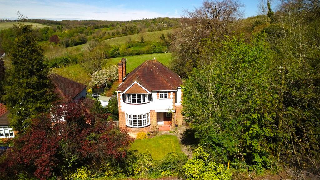 Green Hill, High HP13 3 bed detached house for sale £675,000