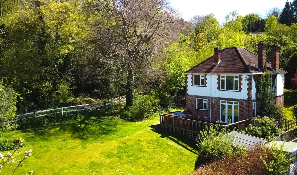 Green Hill, High HP13 3 bed detached house for sale £675,000