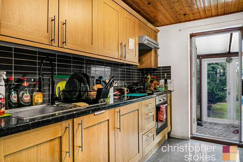 16 Fishers Close, Waltham Cross, EN8 7NW