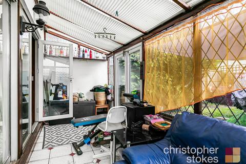 16 Fishers Close, Waltham Cross, EN8 7NW