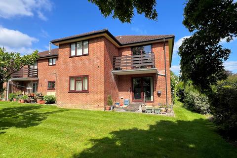 2 bedroom ground floor flat for sale, Ashton Court, Herbert Road, New Milton, Hampshire. BH25 6BX