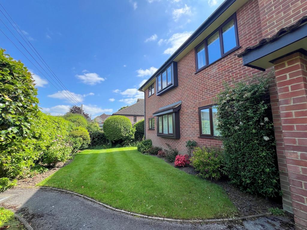 Ashton Court, Herbert Road, New... 2 bed ground floor flat for sale £