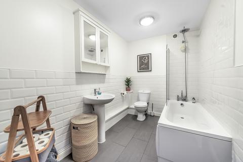2 bedroom flat to rent, Brookbank Road Lewisham SE13