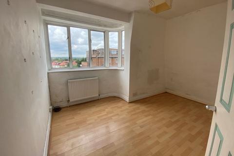 2 bedroom flat for sale, Flat 24 Clifford Court, Cairnfield Avenue, Neasden, London, NW2 7PR