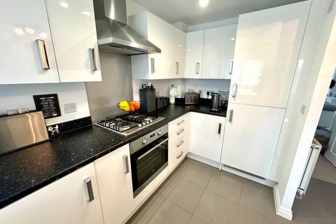 2 bedroom terraced house to rent, Verde Close