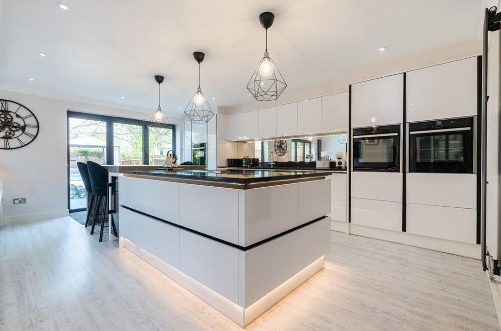 Modern Fitted Kitchen