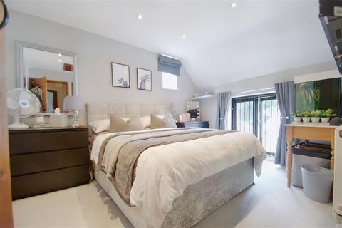 2 bedroom cottage to rent, High Street, Bedford MK45
