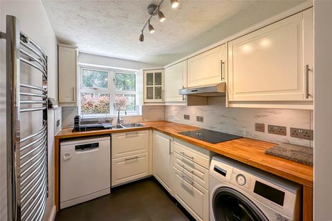 2 bedroom apartment for sale, Harvest Court, Harvesters, St. Albans, Hertfordshire, AL4