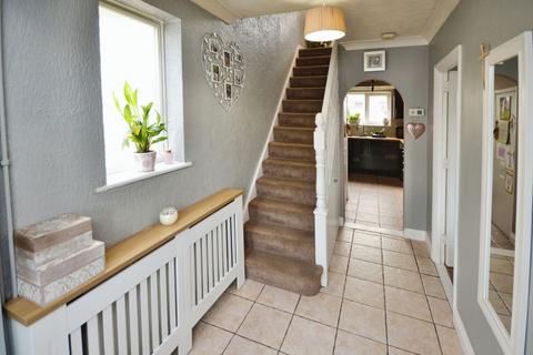 12 Valmar Avenue, Stanford-le-hope, SS17 0NF
