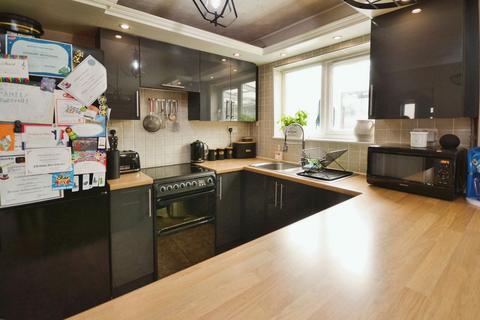 12 Valmar Avenue, Stanford-le-hope, SS17 0NF