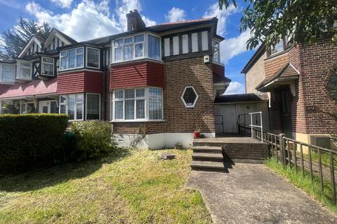 3 bedroom end of terrace house to rent, Chigwell Road Woodford Green IG8 8PD