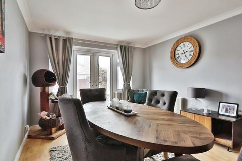 8 Chestnut Garth, Burton Pidsea, Hull, HU12 9DA